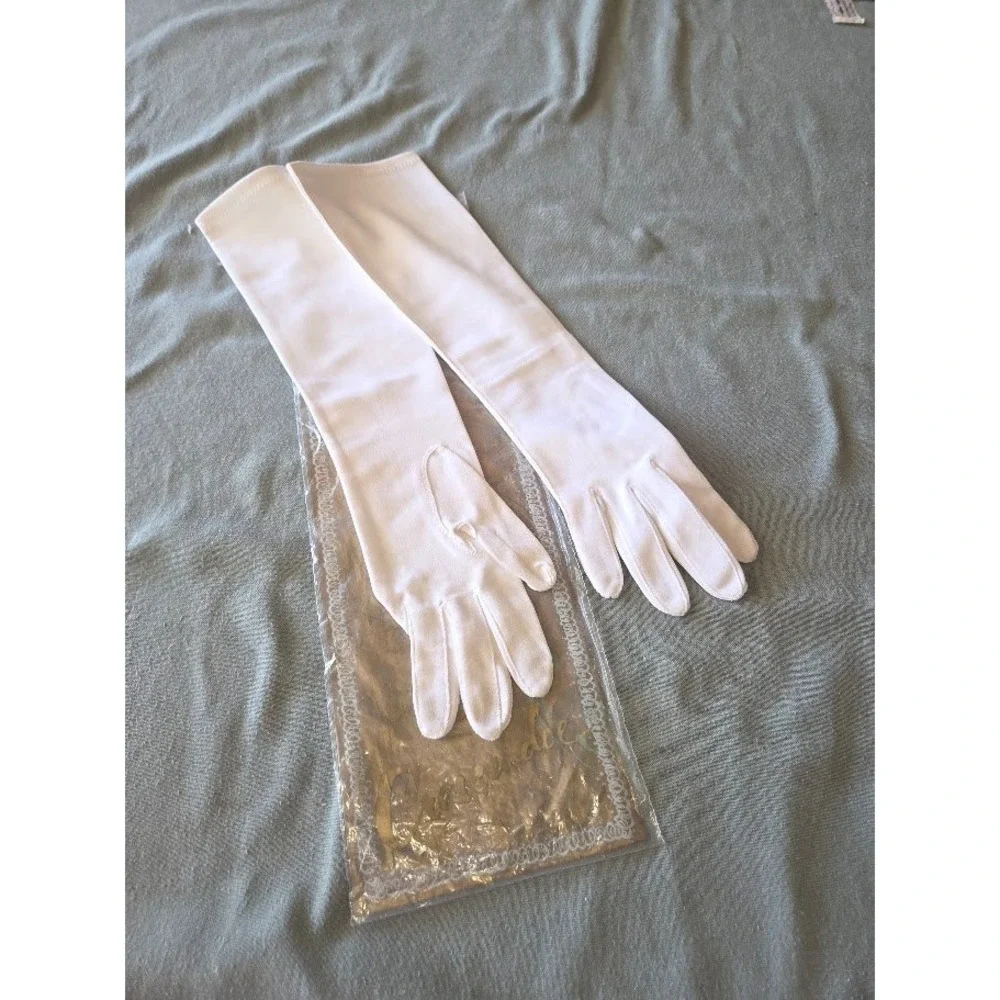 Crescendoe White Opera Length Evening Gloves